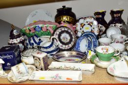 A GROUP OF ASSORTED CERAMICS, including a boxed Aynsley Wild Tudor dolphin ornament, a pair of Spode