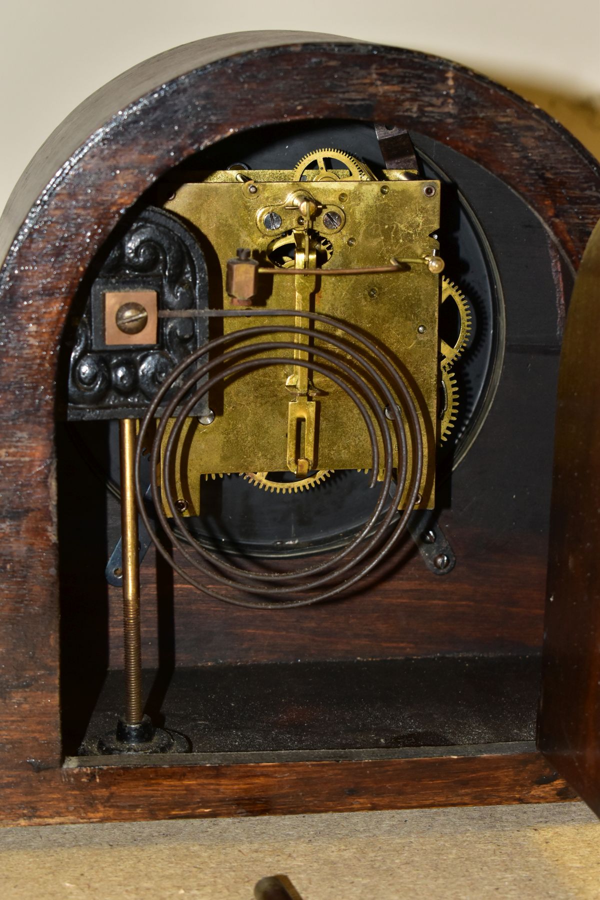 SIX VARIOUS CLOCKS INCLUDING TWO 1920'S/30'S OAK DOME TOP MANTEL CLOCKS, (a Smiths Westminster chime - Image 9 of 9