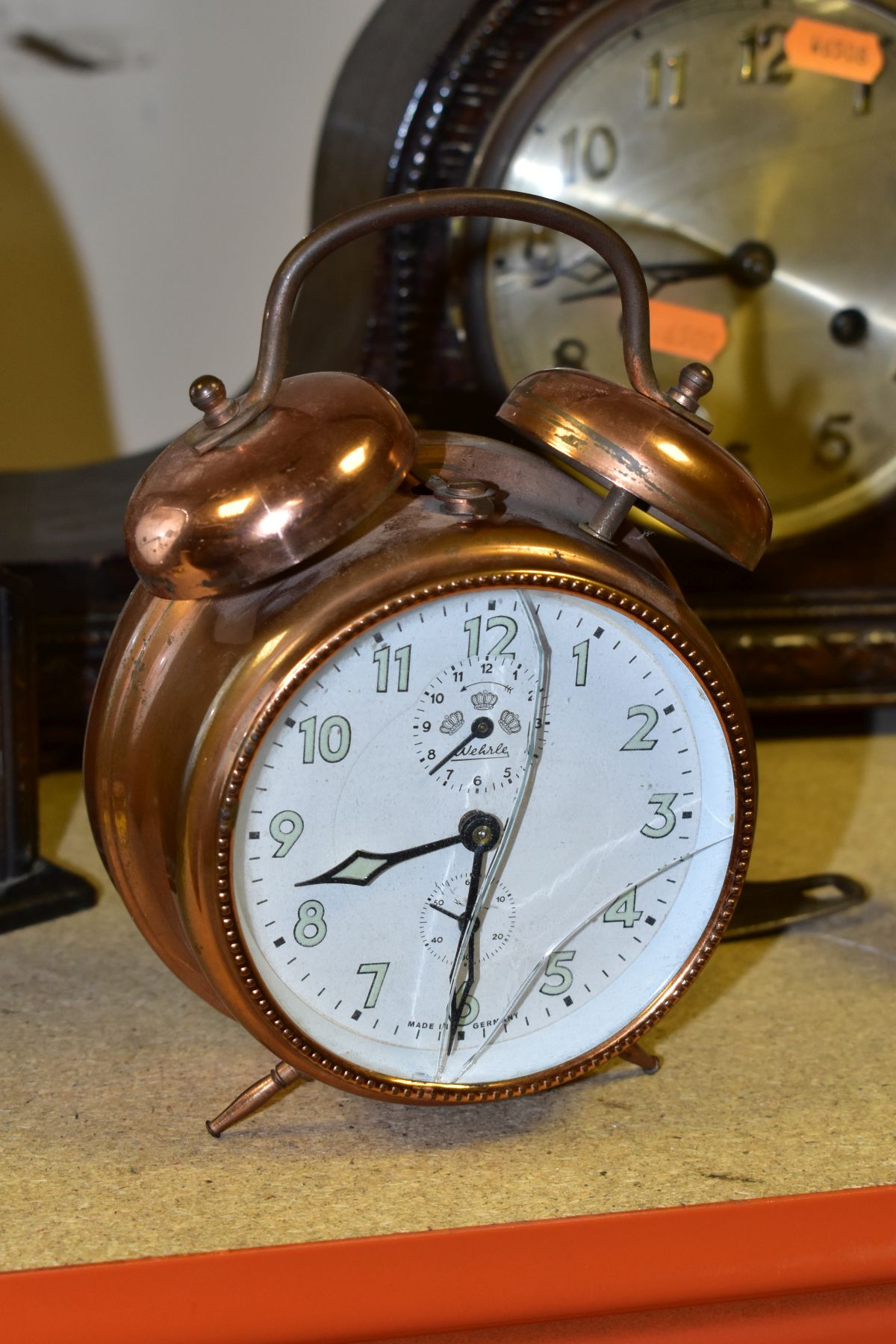 SIX VARIOUS CLOCKS INCLUDING TWO 1920'S/30'S OAK DOME TOP MANTEL CLOCKS, (a Smiths Westminster chime - Image 3 of 9