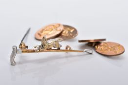 A BI-METAL HORSE AND HOUND BAR BROOCH, together with a pair of hunting cufflinks with chain