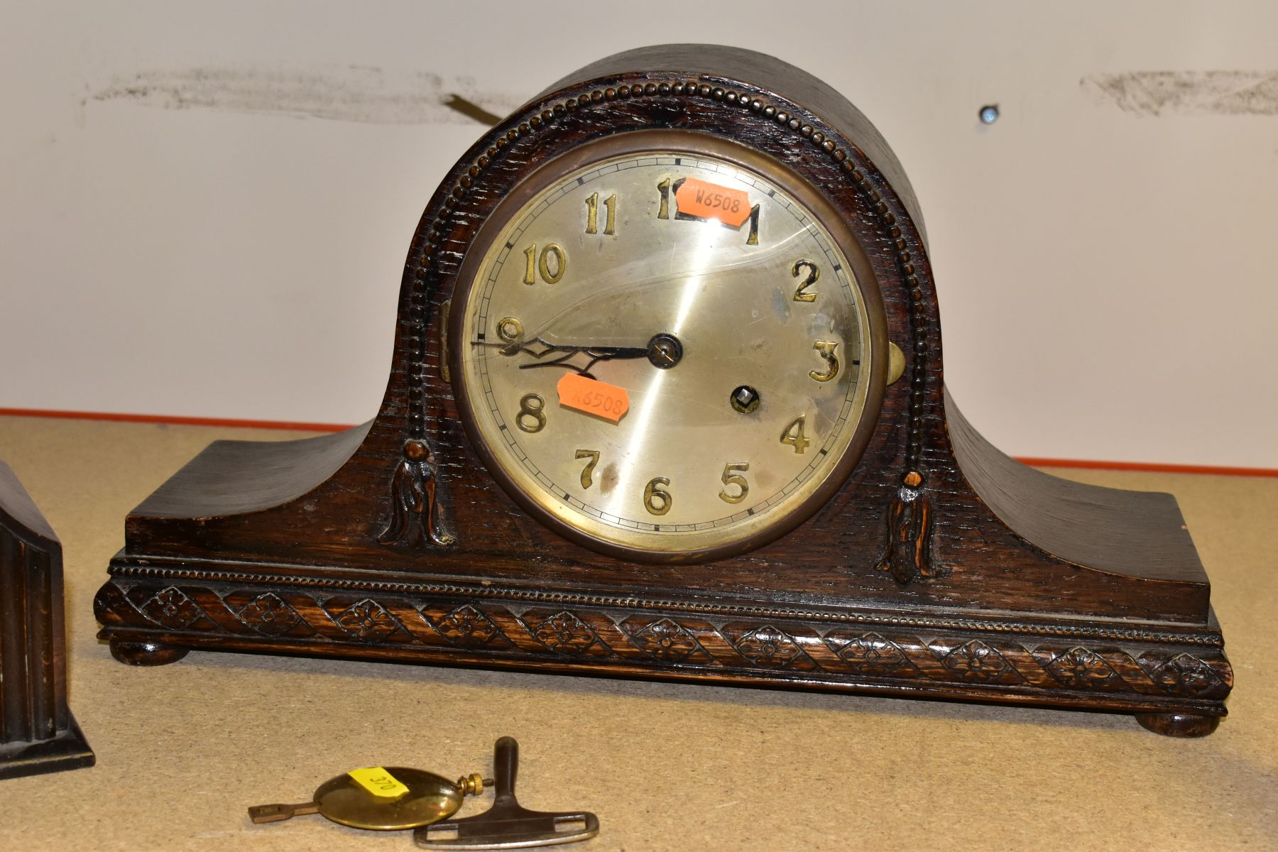SIX VARIOUS CLOCKS INCLUDING TWO 1920'S/30'S OAK DOME TOP MANTEL CLOCKS, (a Smiths Westminster chime - Image 6 of 9