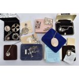 A QUANTITY OF SILVER AND WHITE METAL JEWELLERY, to include a boxed silver 'Elizabeth R' pendant