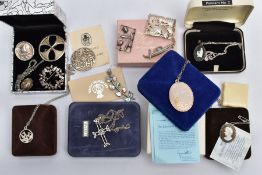 A QUANTITY OF SILVER AND WHITE METAL JEWELLERY, to include a boxed silver 'Elizabeth R' pendant