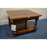 A TITCHMARSH AND GOODWIN SQUARE OAK COFFEE/OCCASIONAL TABLE, on turned and block supports united