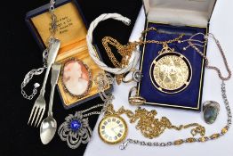 A SELECTION OF JEWELLERY AND ITEMS, to include a white metal line bracelet set with five oval cut