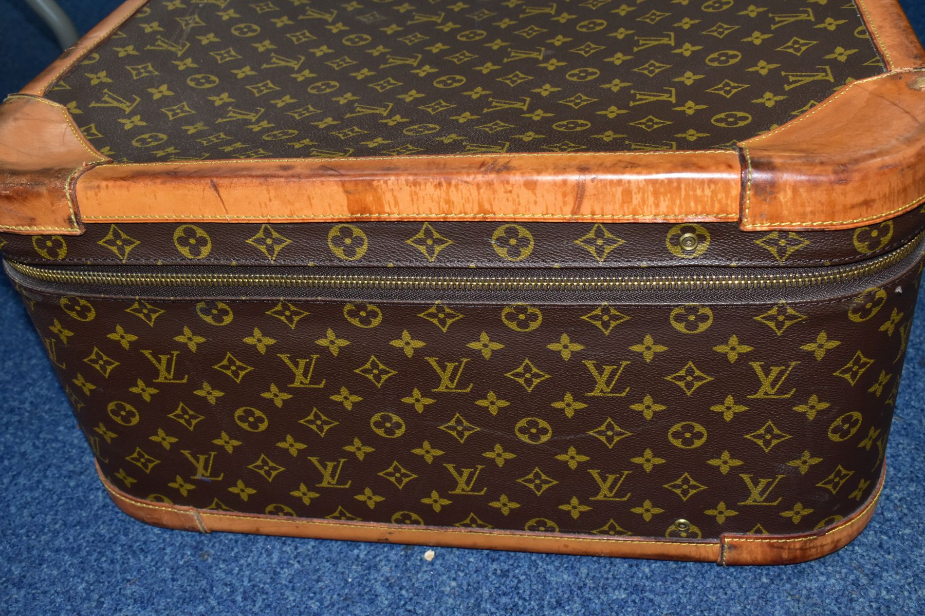 A LOUIS VUITTON MONOGRAM SUITCASE, tan leather trim, with a combination lock (locked, combination - Image 15 of 17