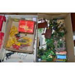 A QUANTITY OF UNBOXED BRITAINS FLORAL GARDEN ITEMS, to include greenhouse (2592), garden swing
