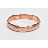 A 9CT ROSE GOLD BANGLE, hollow hinged bangle with a decorative foliate engraved design to the one