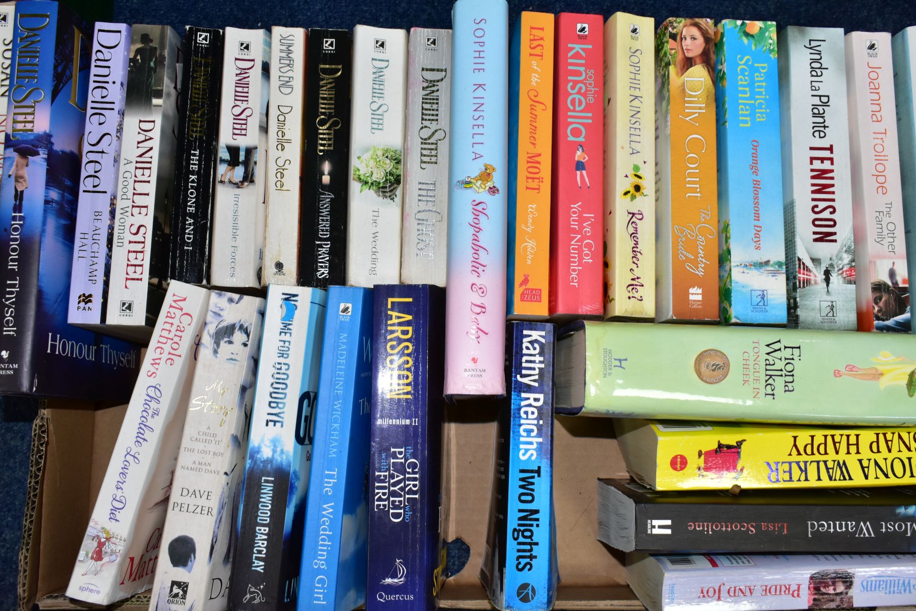 TWO BOXES OF BOOKS AND MAGAZINES, books include Martina Cole, Danielle Steel, Dan Brown, Joanna - Image 2 of 6