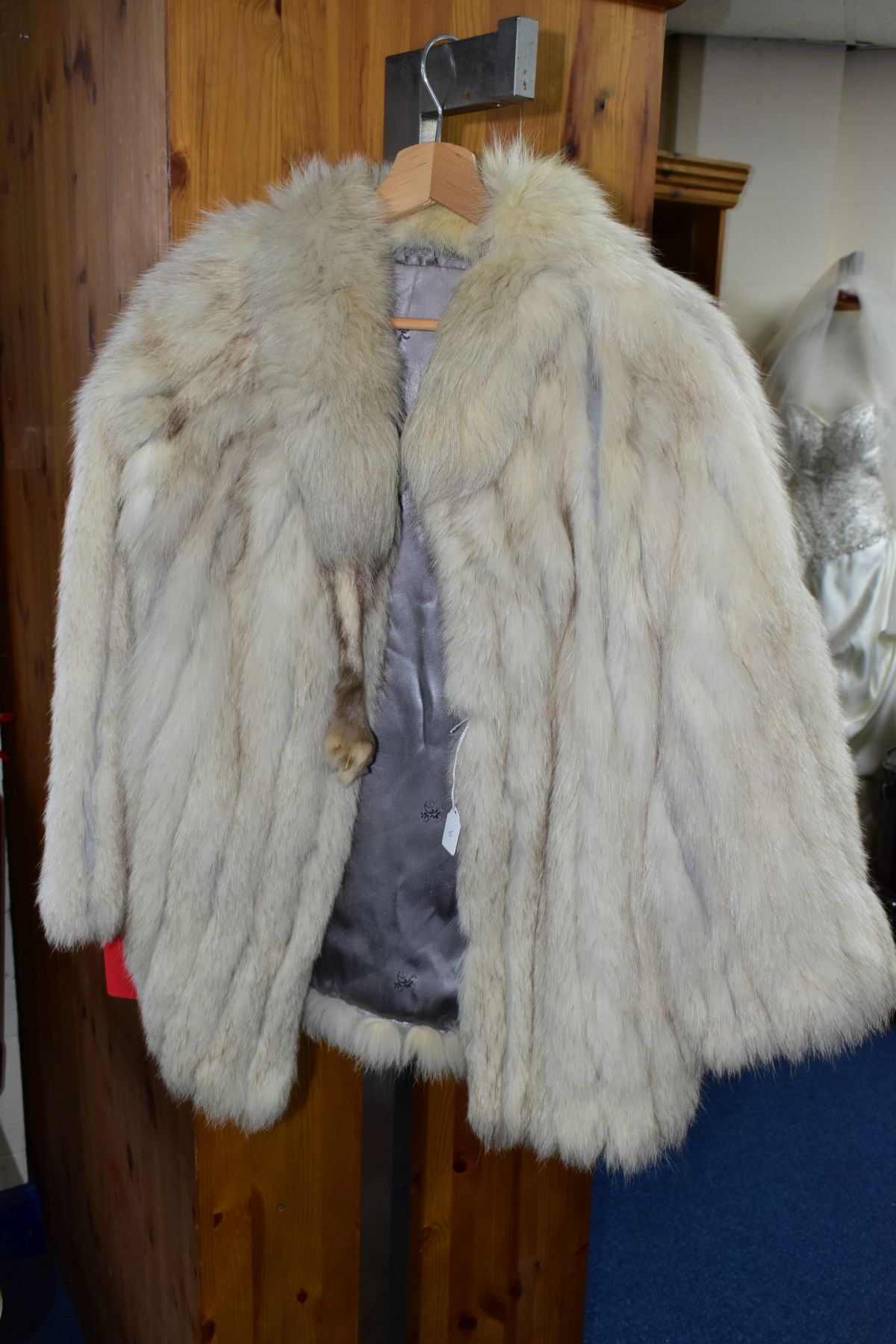 A LADIES SQUIRREL FUR KNEE LENGTH COAT, approximate size 12-14, shawl style collar, pockets, lined - Image 4 of 4