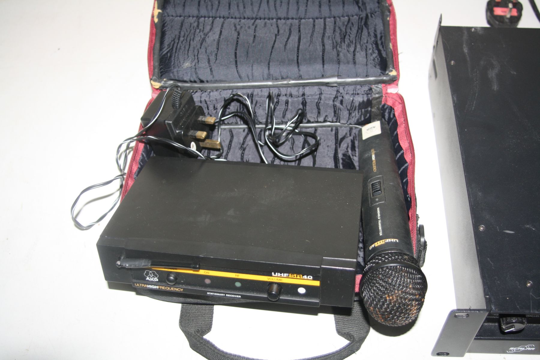 A HH SR900 POWER AMPLIFIER and an AKG radio Mic with Handheld Mic (both PAT pass and amp and - Image 2 of 2