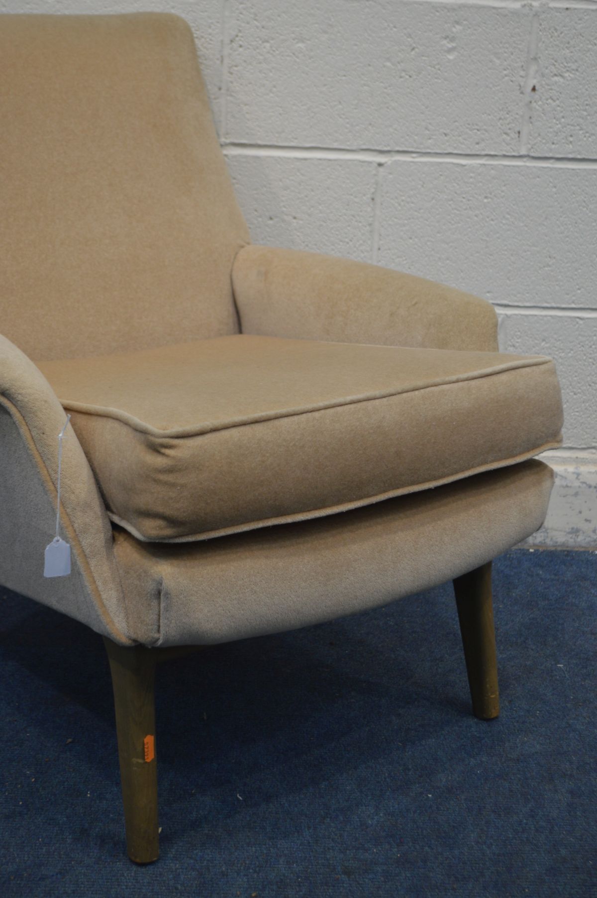 A PARKER KNOLL GAVOTTE CREAM UPHOLSTERED ARMCHAIR, on teak legs, stamped to underside pk934/5/6 ( - Image 2 of 4