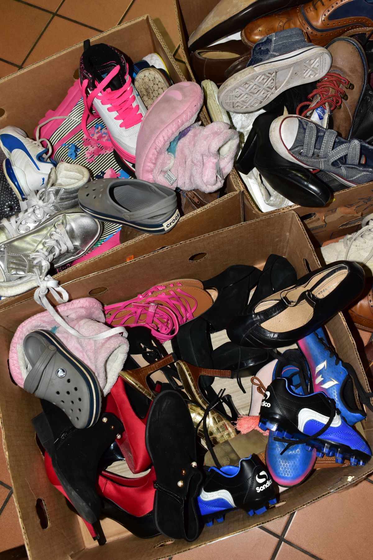 THREE BOXES OF USED SHOES to include two boxes of children shoes, various sizes 10, 11, 13, 1 etc - Image 3 of 3