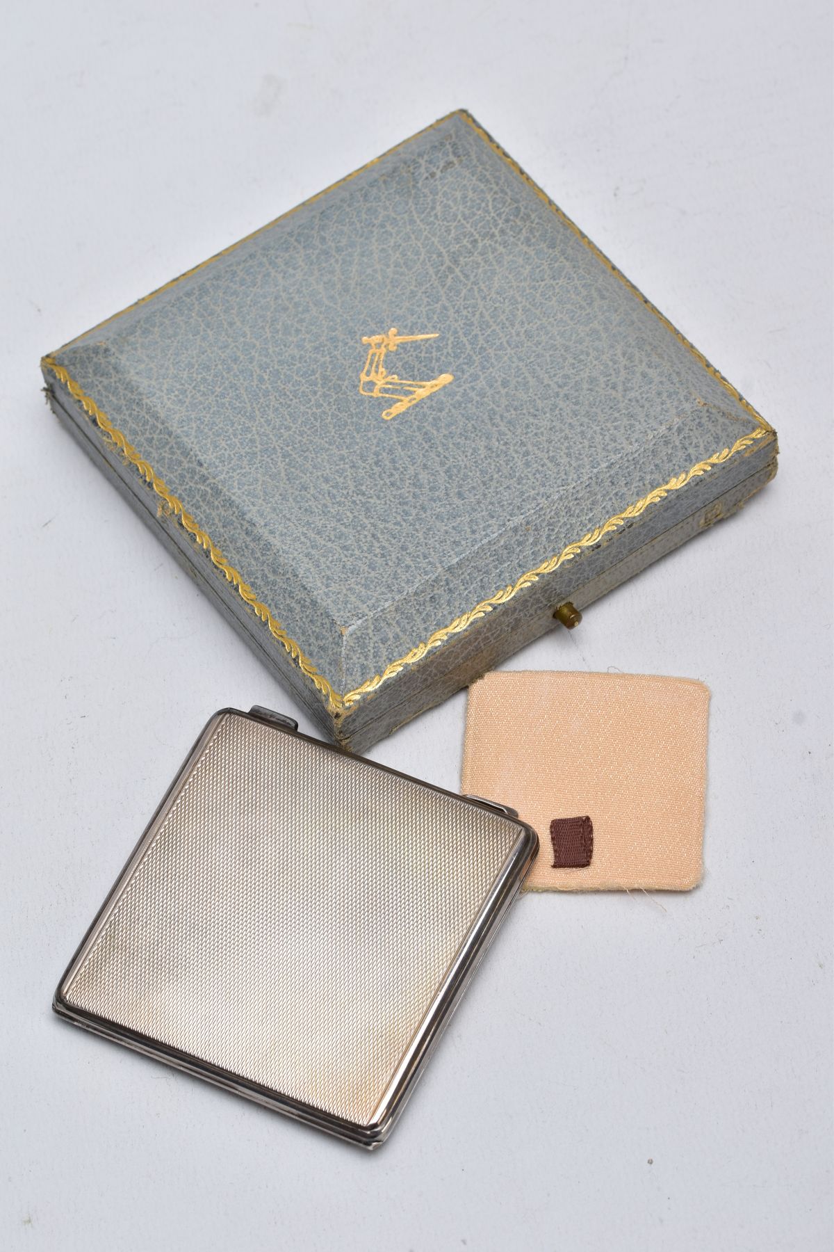 A SILVER COMPACT, square form with an engine turn design, hallmarked Birmingham 1945 'Adie - Image 4 of 4