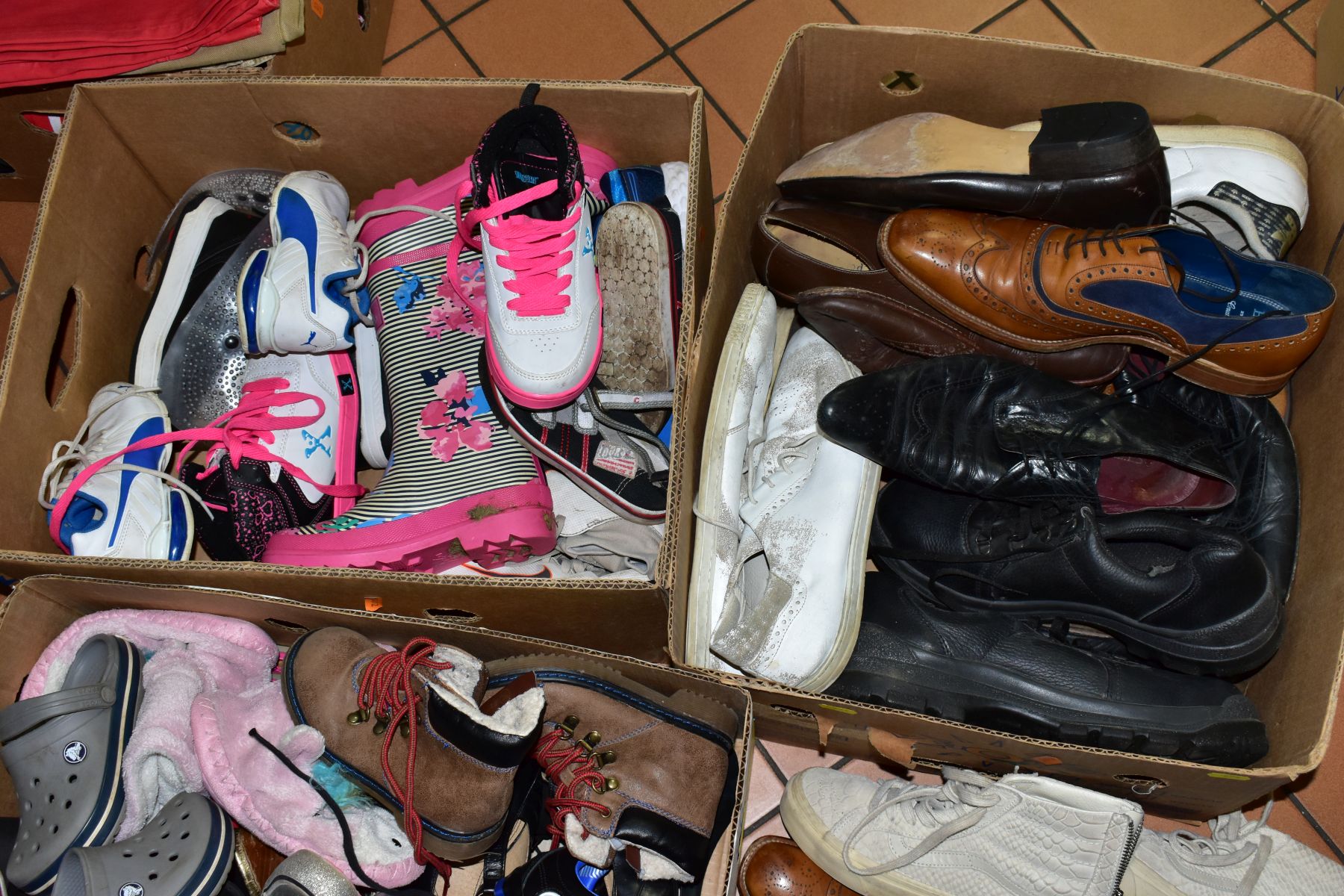 THREE BOXES OF USED SHOES to include two boxes of children shoes, various sizes 10, 11, 13, 1 etc - Image 2 of 3