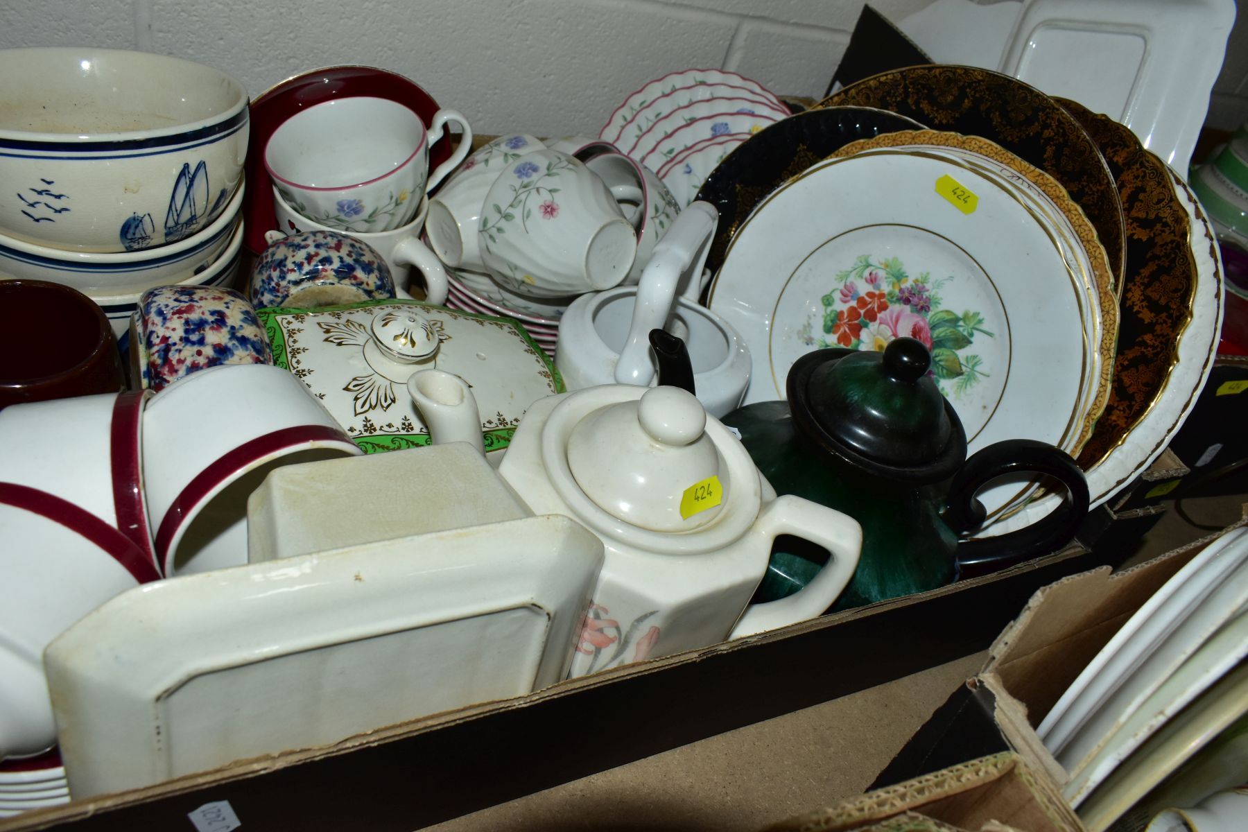 FIVE BOXES AND LOOSE CERAMICS, etc, including Victorian and later blue and white transfer printed - Image 13 of 13