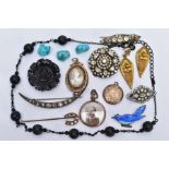 A MISCELLANEOUS COLLECTION OF JEWELLERY ITEMS to include Victorian items of costume jewellery, a