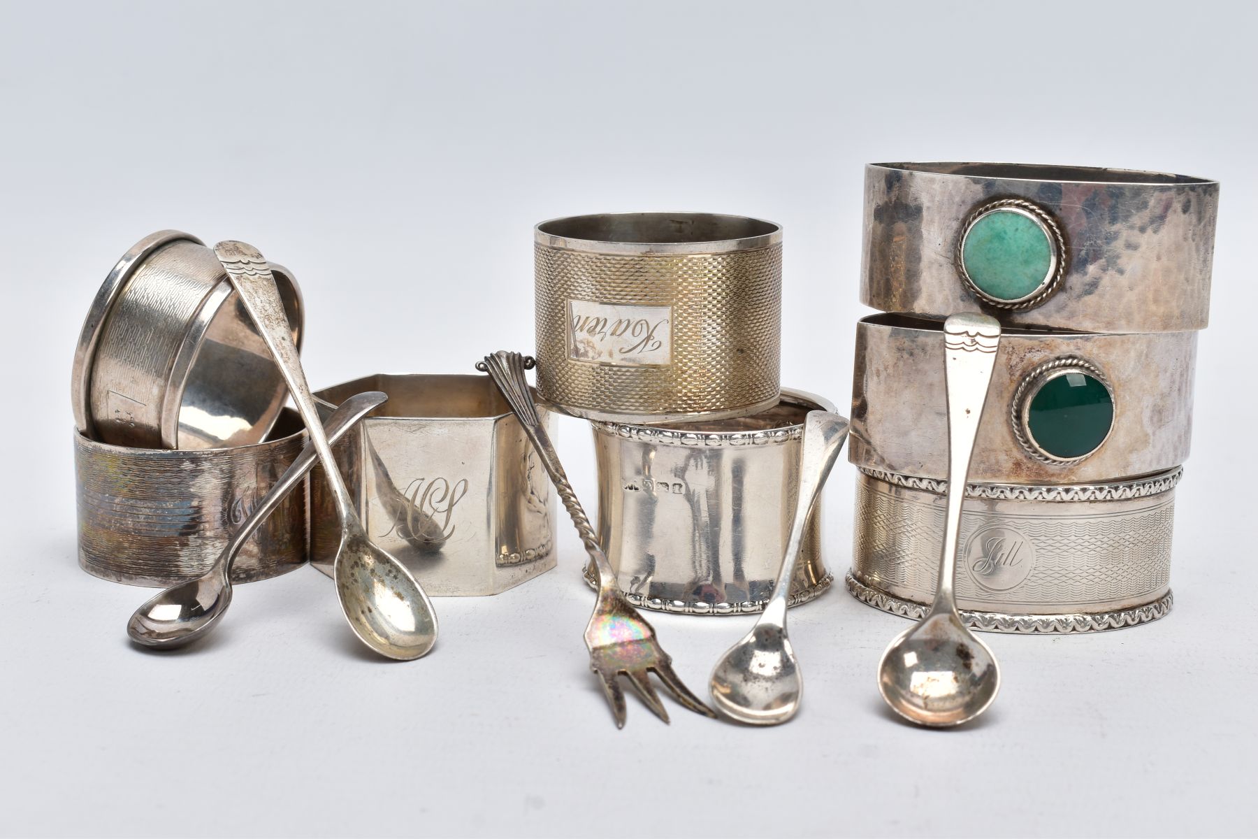 AN ASSORTEMENT OF SILVER NAPKIN RINGS AND SALT SPOONS, to include eight napkin rings of various - Image 2 of 3