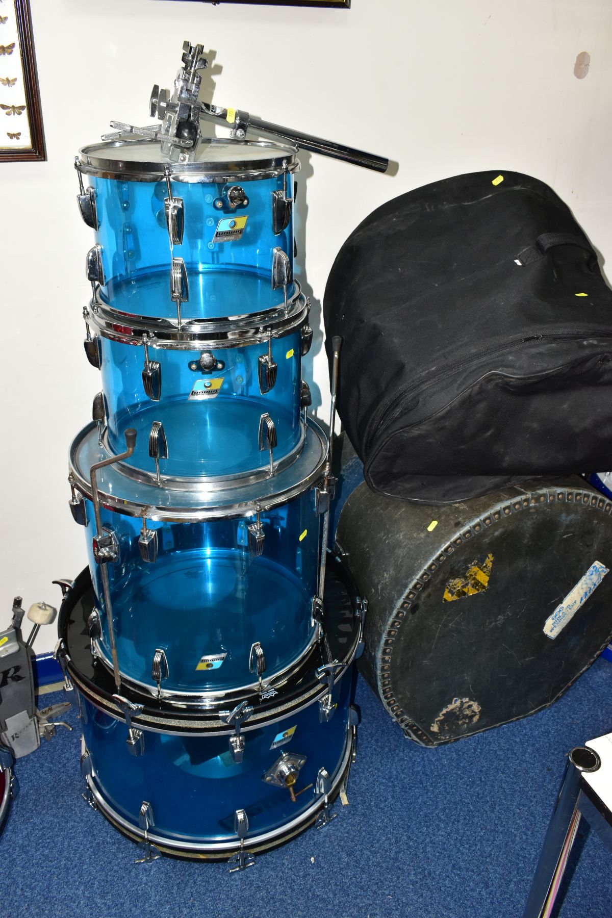 A 1970'S LUDWIG VISTALITE DRUM KIT IN PLEXI BLUE, comprising a 13inch x 9inch rack, a 14inch x