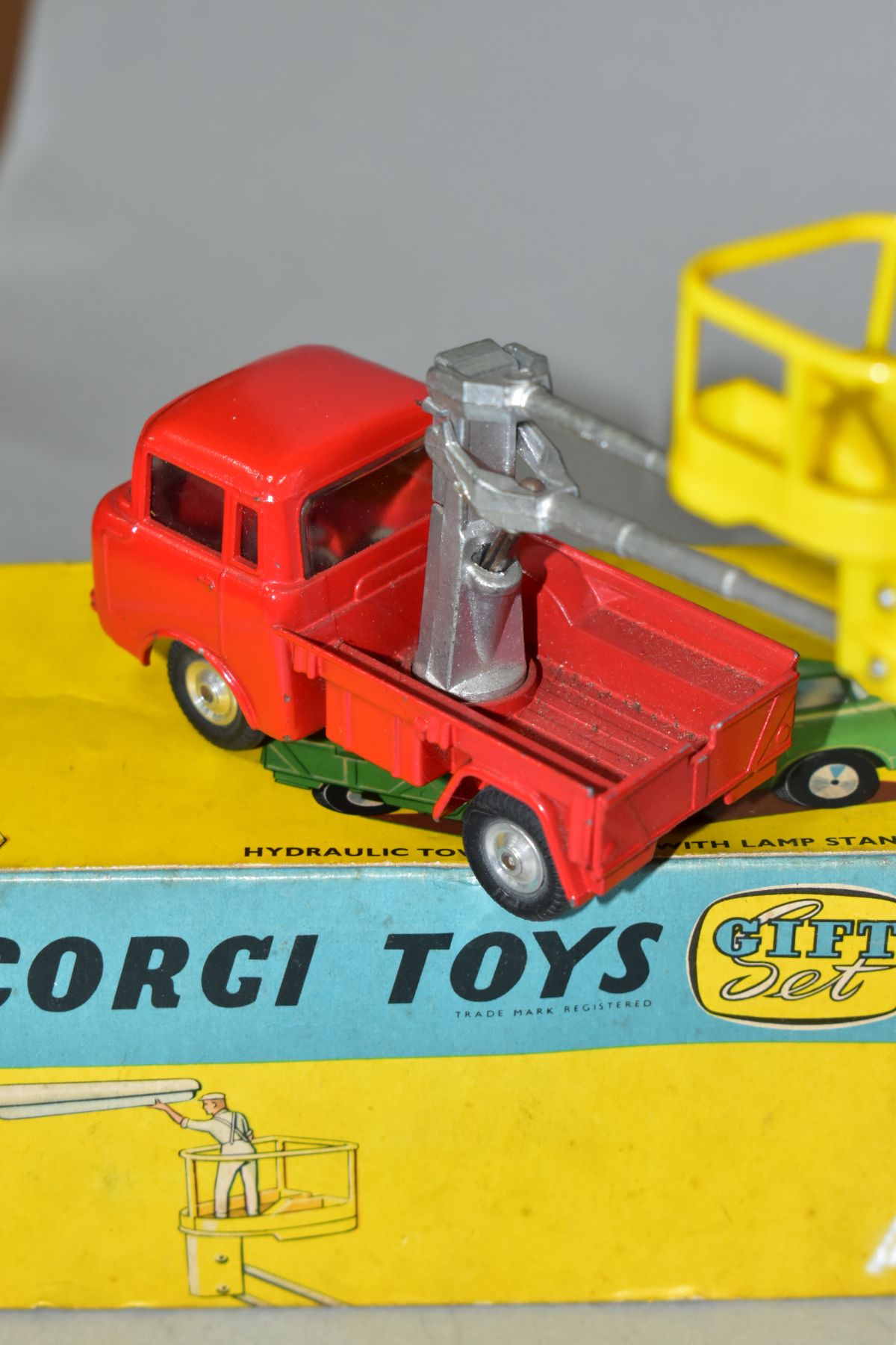 A BOXED CORGI TOYS GIFT SET, No 14, contains FC Jeep Tower Wagon, No 409 but is missing lamp - Image 9 of 11