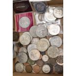 A BOX OF ASSORTED COINAGE, to include seven 1977 Elizabeth II silver jubilee commemorative coins,