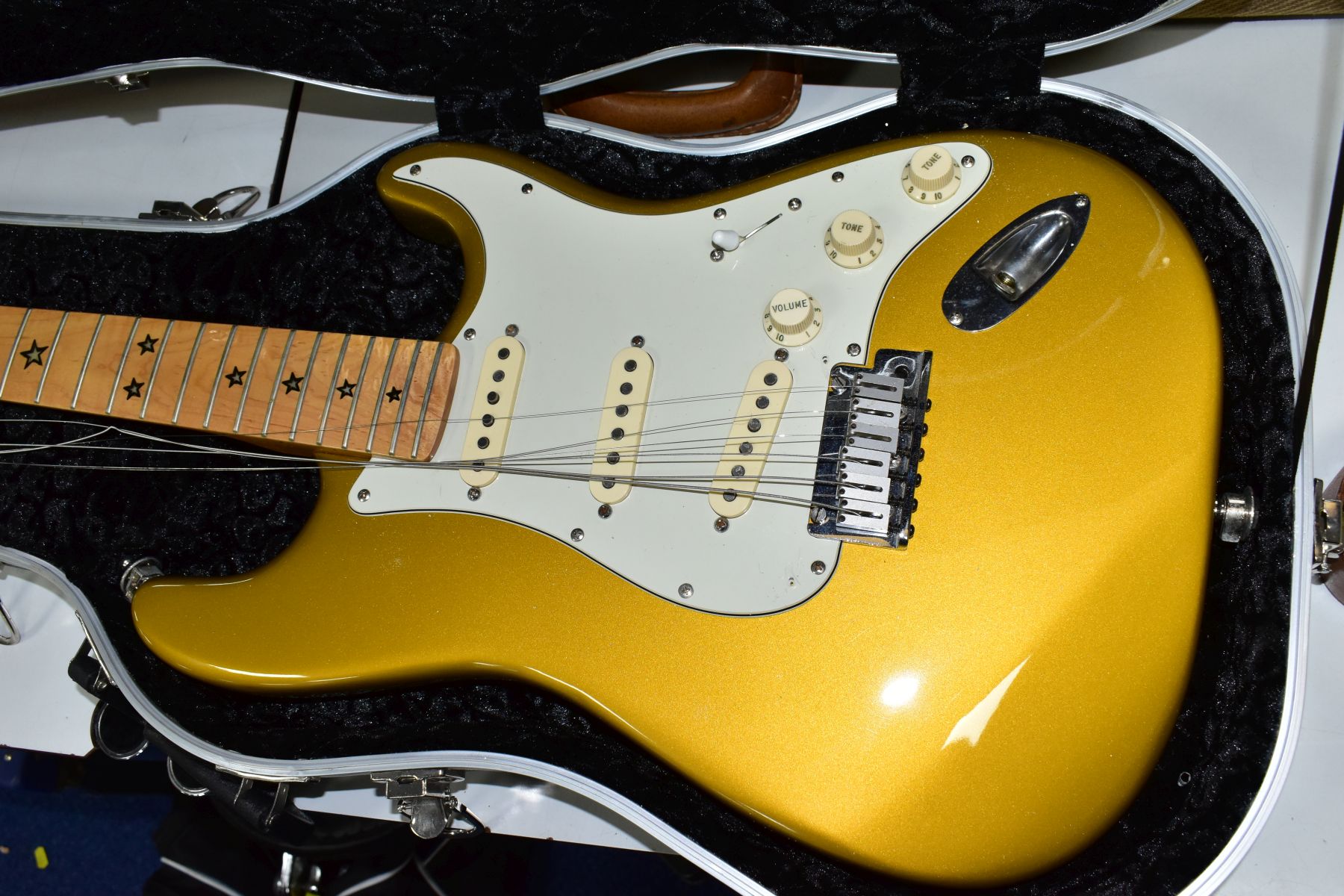 A STRATOCASTER STYLE GUITAR with Fender Custom Shop stickered pickups, a Richie Sambora style two - Image 4 of 6