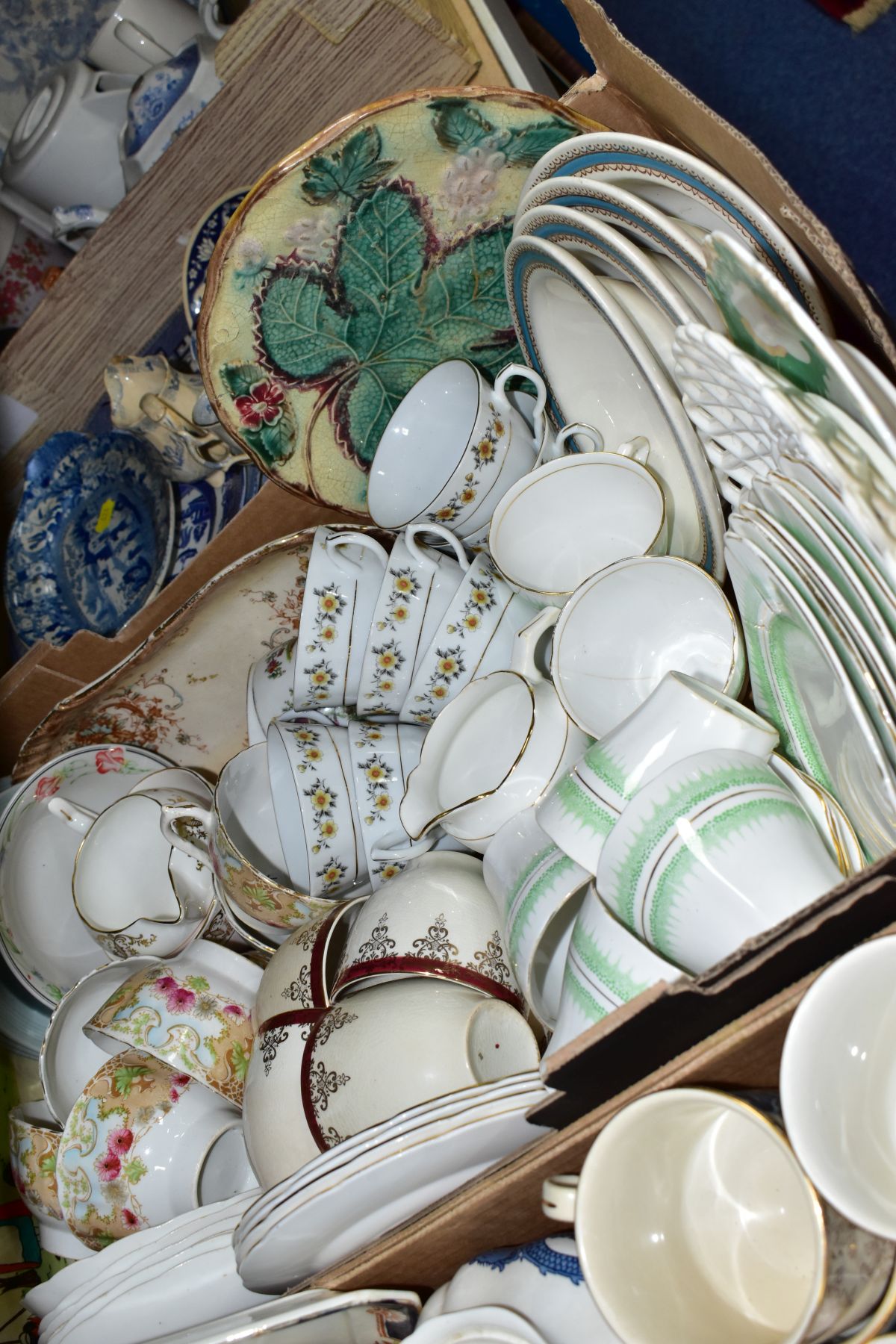 FIVE BOXES AND LOOSE CERAMICS, etc, including Victorian and later blue and white transfer printed - Image 7 of 13