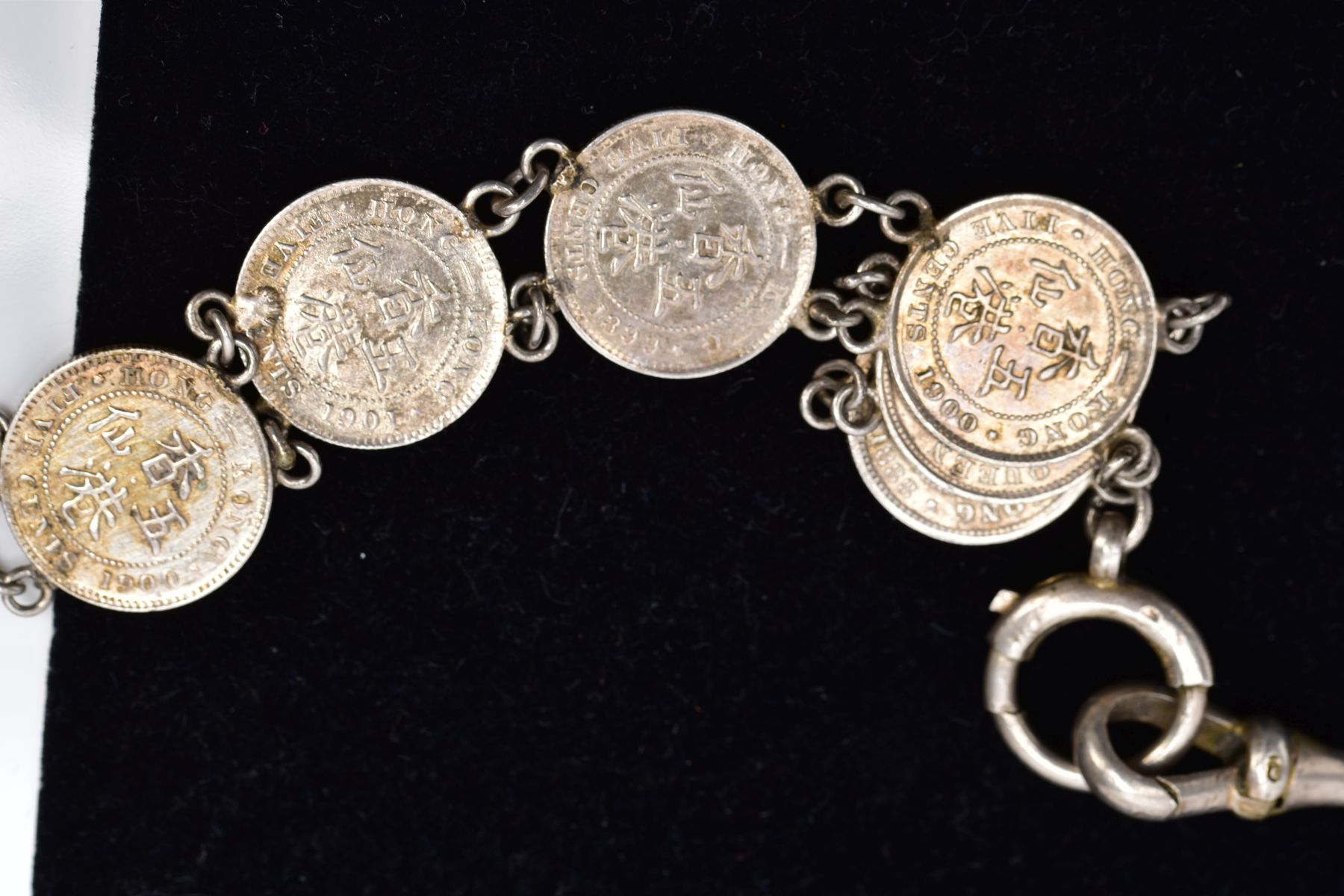 A WHITE METAL COIN NECKLET, made from Queen Victoria Hong Kong five cent coins dating between 1888 - - Image 4 of 8