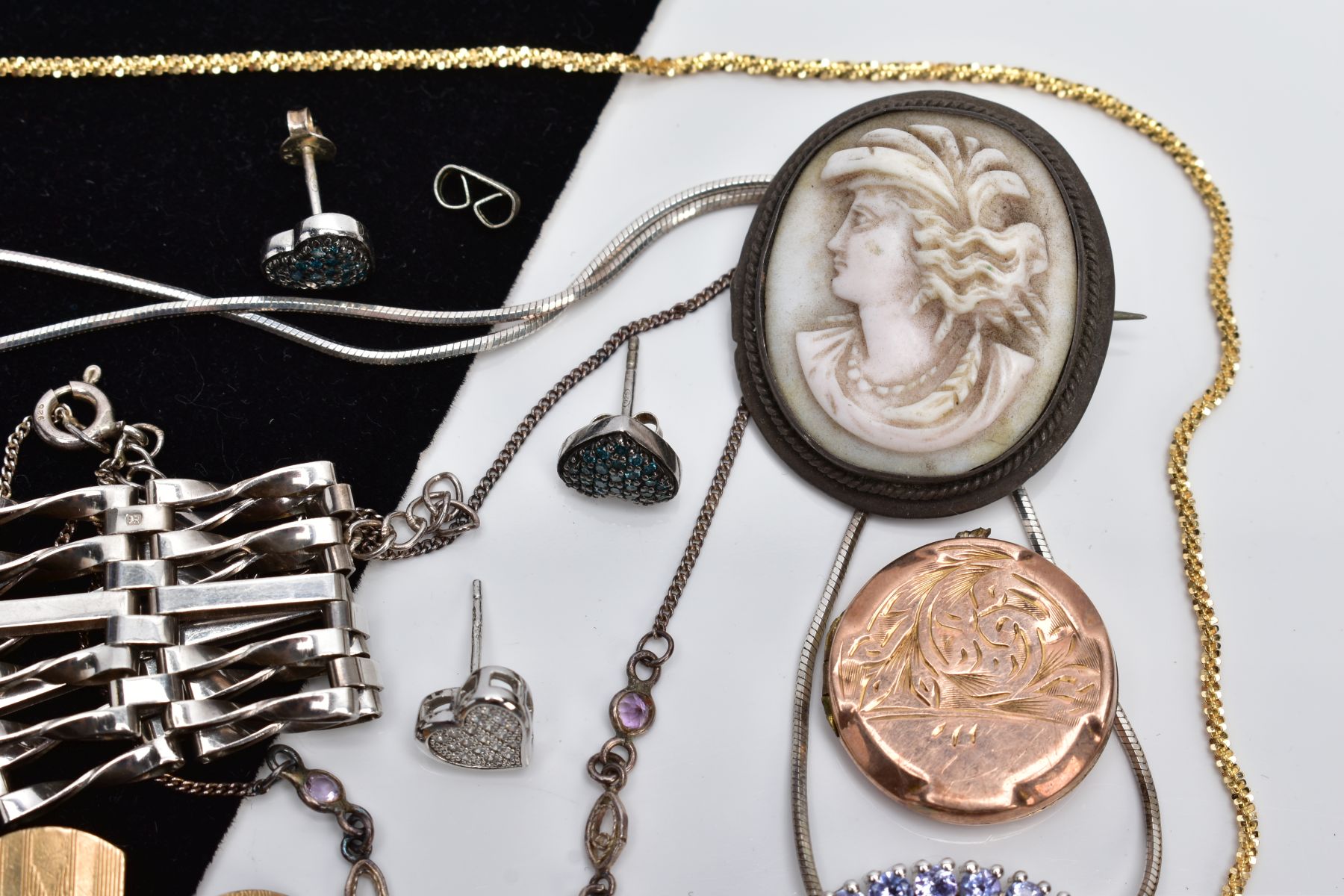 A SELECTION OF JEWELLERY, to include a silver purple cubic zirconia set openwork circular pendant, - Image 3 of 5