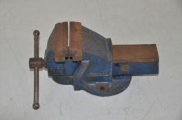 A RECORD No1 VICE with 3 inch wide jaws