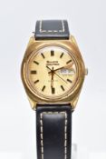 A GENTS GOLD PLATED BULOVA WRISTWATCH, with a round gold dial signed 'Bulova Accutron, Quartz',