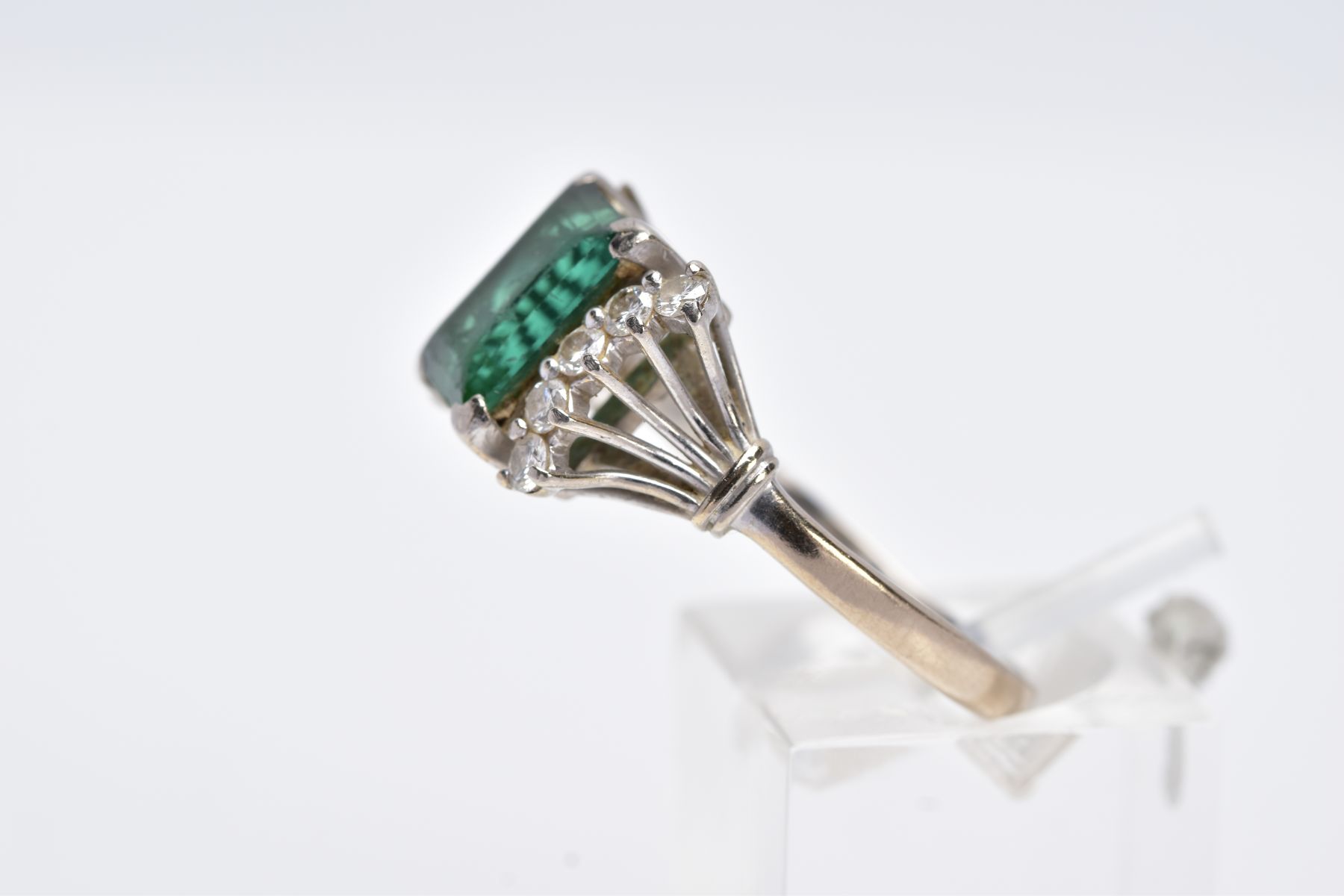 AN 18CT WHITE GOLD GREEN TOURMALINE AND DIAMOND RING, designed with a central, rectangular cut green - Image 2 of 4