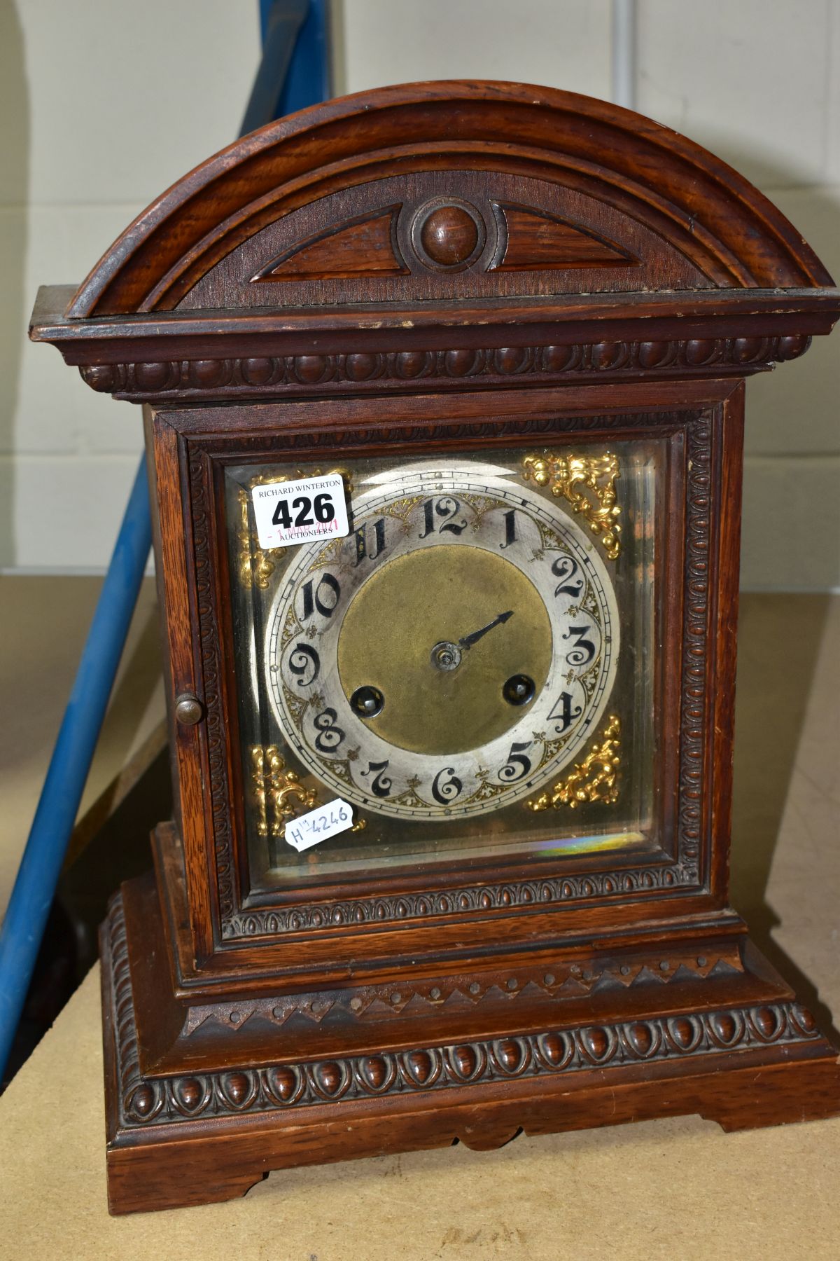 A LATE 19TH CENTURY OAK CASED MANTEL CLOCK, the silvered dial with Arabic numerals, 8 day - Image 4 of 7