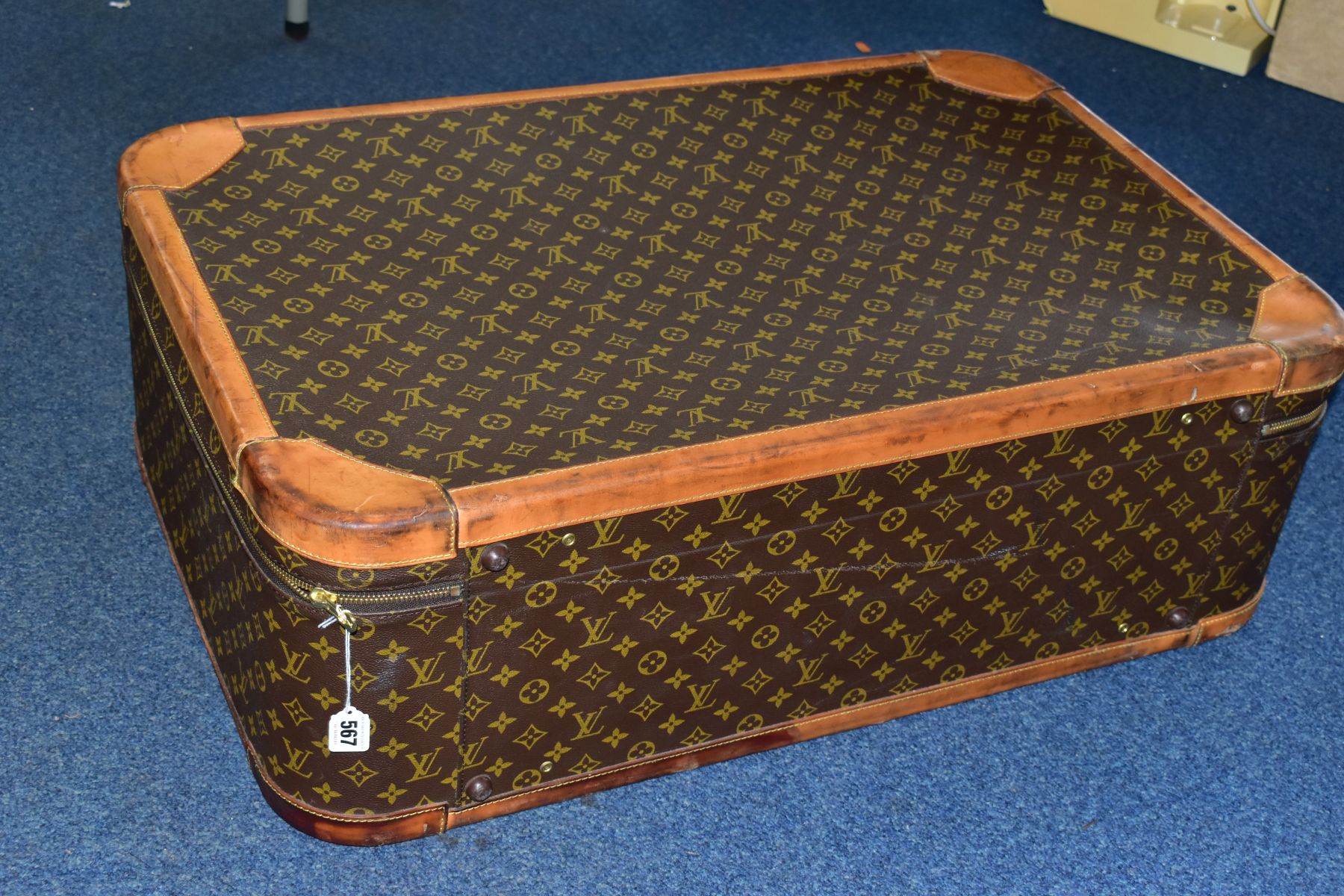A LOUIS VUITTON MONOGRAM SUITCASE, tan leather trim, with a combination lock (locked, combination - Image 6 of 17