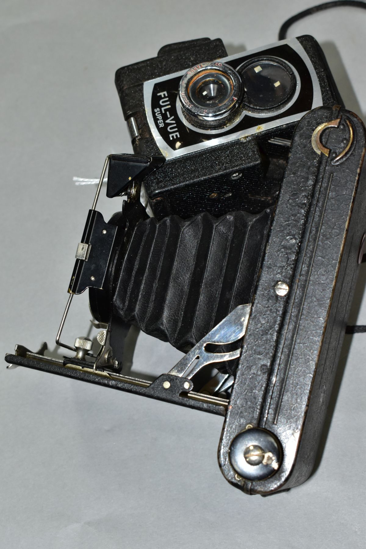 AN ENSIGN INSTANT POCKET FOLDING CAMERA, a Ross Ensign Ful-Vue Super and a Fujica 8EE Cine camera ( - Image 6 of 8