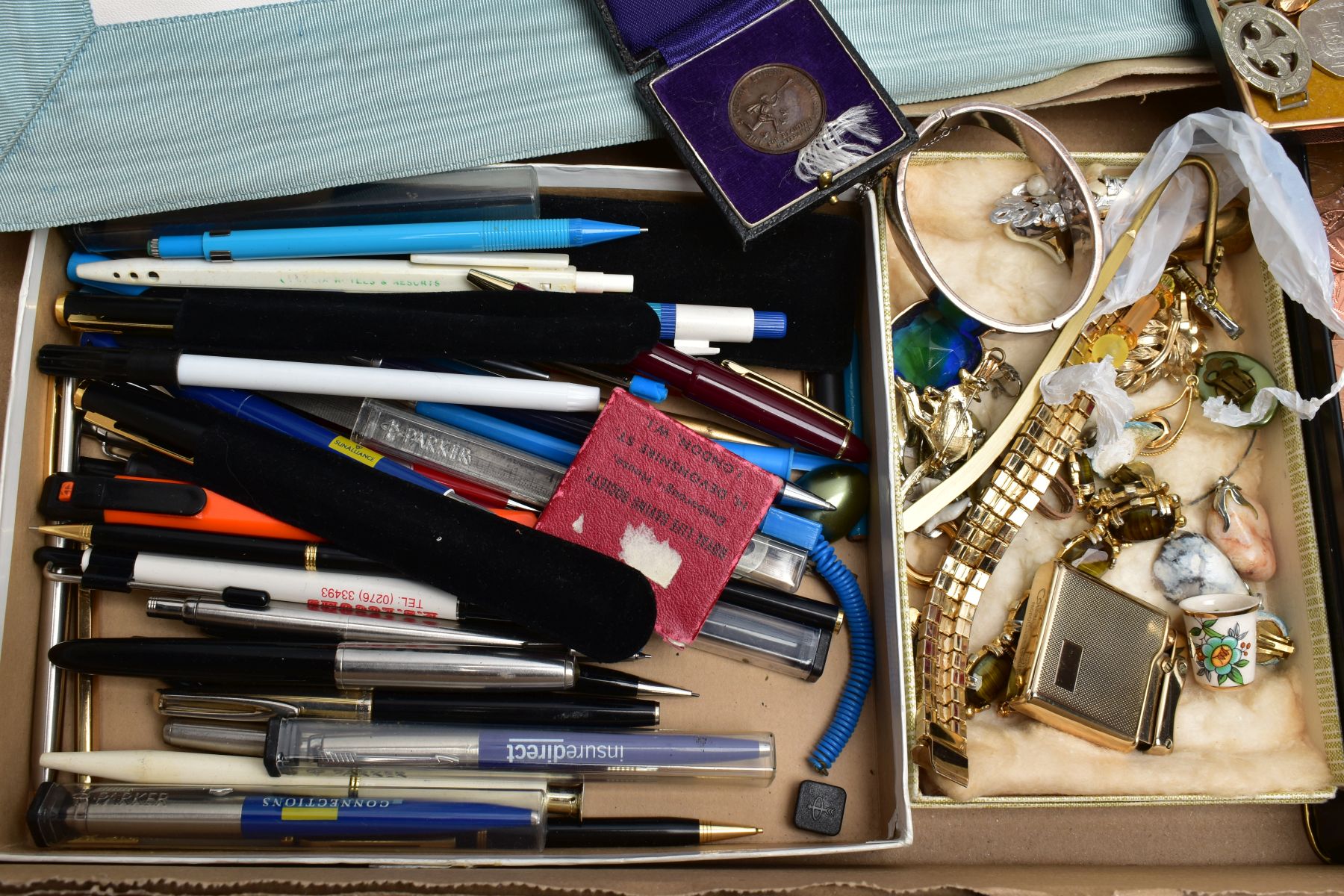 A BOX OF ASSORTED ITEMS, to include a silver bangle with an engraved foliate design, fitted with - Image 11 of 12