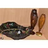 A GROUP OF VICTORIAN AND EDWARDIAN TREEN AND A TOLEWARE CAKE BASKET, comprising three Victorian fern