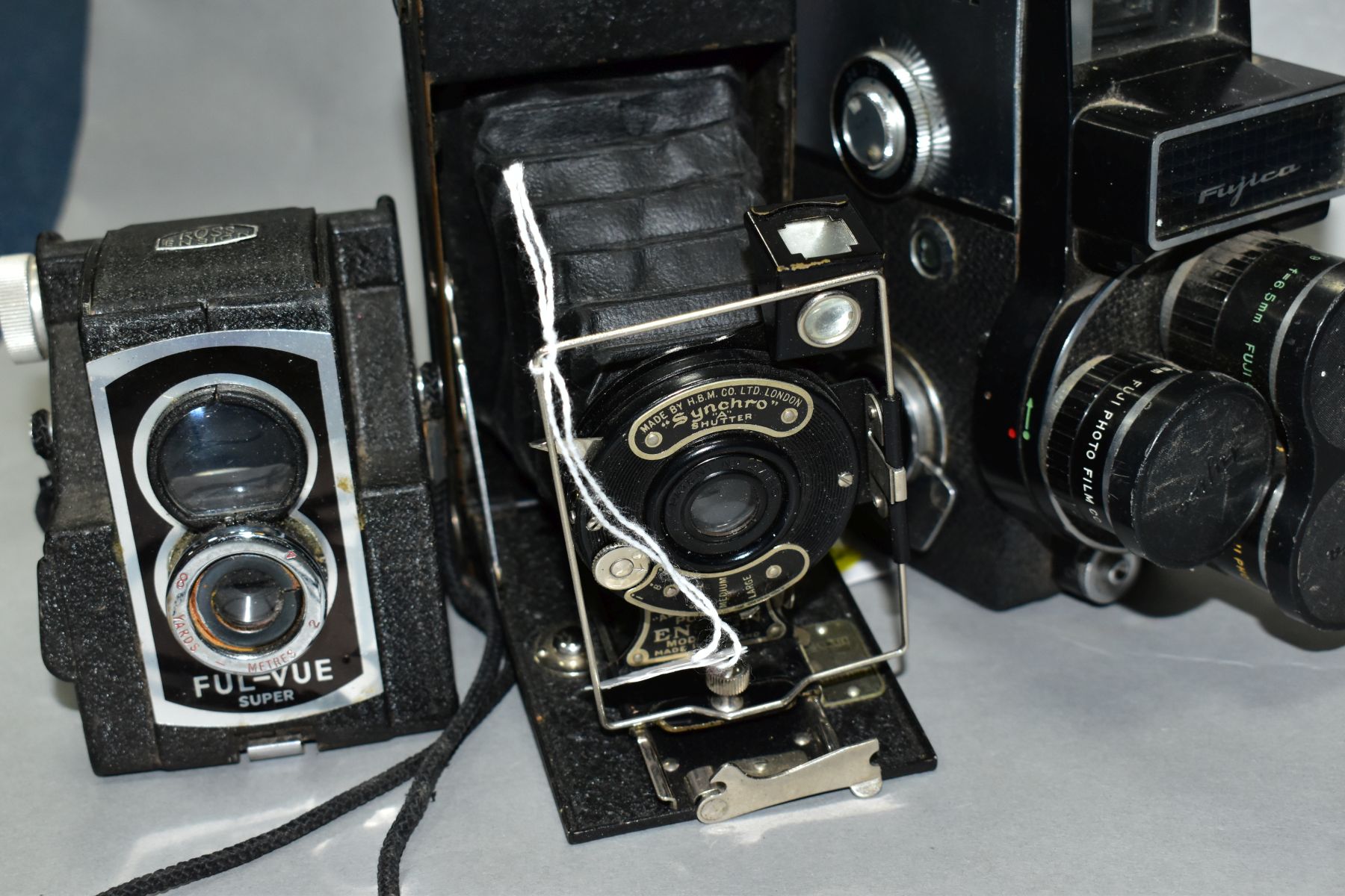 AN ENSIGN INSTANT POCKET FOLDING CAMERA, a Ross Ensign Ful-Vue Super and a Fujica 8EE Cine camera ( - Image 2 of 8