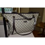 A GUCCI LADIES TOTE BAG 388923, label numbers read 388923 525040, approximate height 30cm x width
