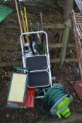 A QUANTITY OF GARDEN TOOLS together with a small step ladder and a wheeled hose reel (10+)