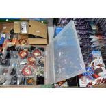 A QUANTITY OF FILM AND TV AND COMIC BOOK RELATED COLLECTABLES, to include Mattel DC Super Heroes