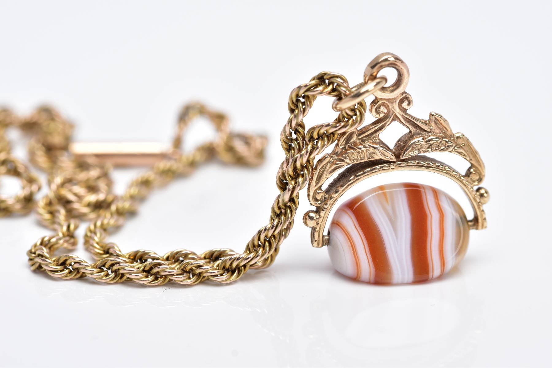 A 9CT GOLD SWIVEL AGATE FOB PENDANT NECKLACE, the fob designed with a polished white and orange