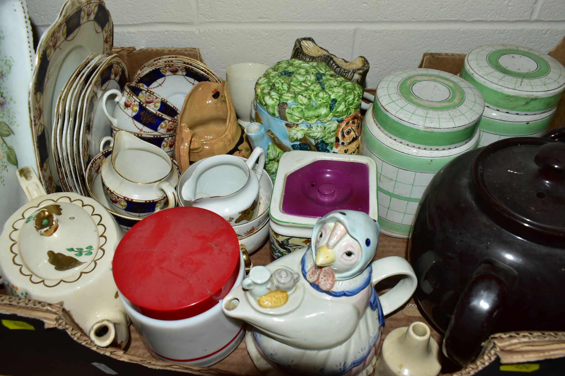 FIVE BOXES AND LOOSE CERAMICS, etc, including Victorian and later blue and white transfer printed - Image 9 of 13