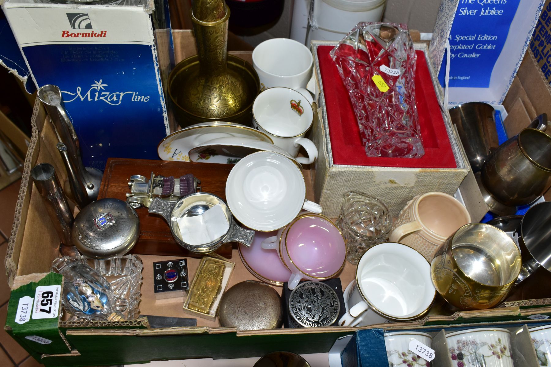 TWO BOXES AND LOOSE CERAMICS AND GLASS, ETC, to include six boxed Royal Worcester ramekins, two 11cm - Image 6 of 7