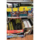 A COLLECTION OF BOXED AND UNBOXED SCALEXTRIC ITEMS, to include boxed Formula One set, No C818, boxed