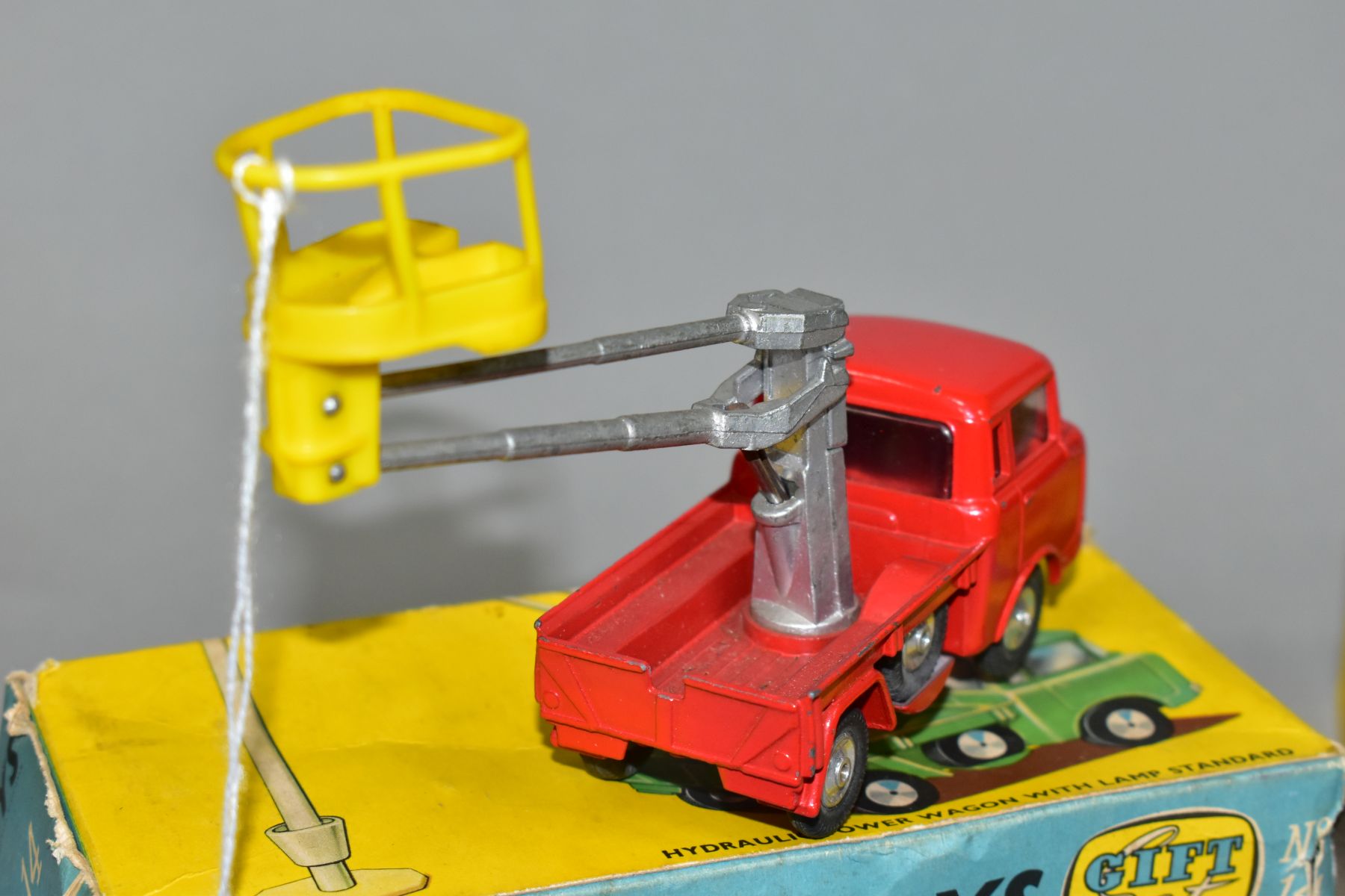 A BOXED CORGI TOYS GIFT SET, No 14, contains FC Jeep Tower Wagon, No 409 but is missing lamp - Image 8 of 11