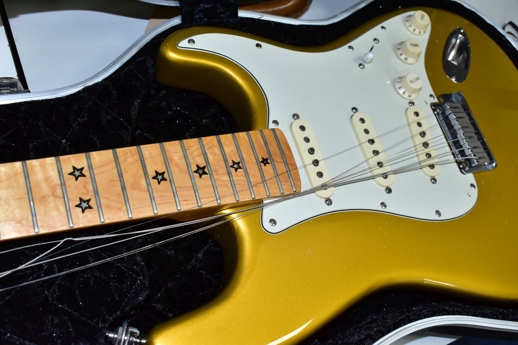 A STRATOCASTER STYLE GUITAR with Fender Custom Shop stickered pickups, a Richie Sambora style two - Image 5 of 6
