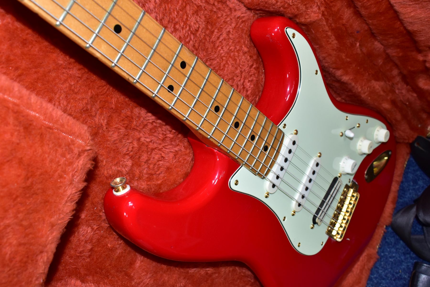 A 1984 USA FENDER STRATOCASTER GUITAR, in red with a one piece maple neck and fingerboard, gold - Image 5 of 6