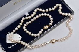 A CULTURED PEARL NECKLET AND MATCHING BRACELET, a strand of cultured pearls individually knotted