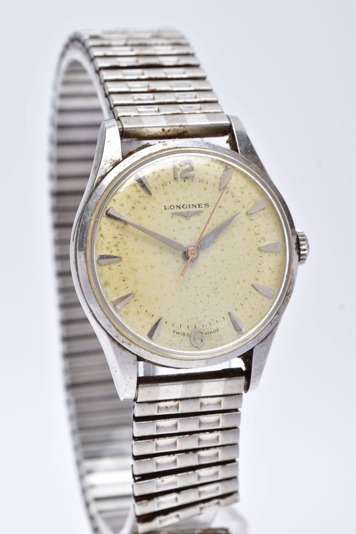 A GENT'S LONGINES WRISTWATCH, round silver dial signed 'Longines', Arabic twelveand six with baton - Image 2 of 6